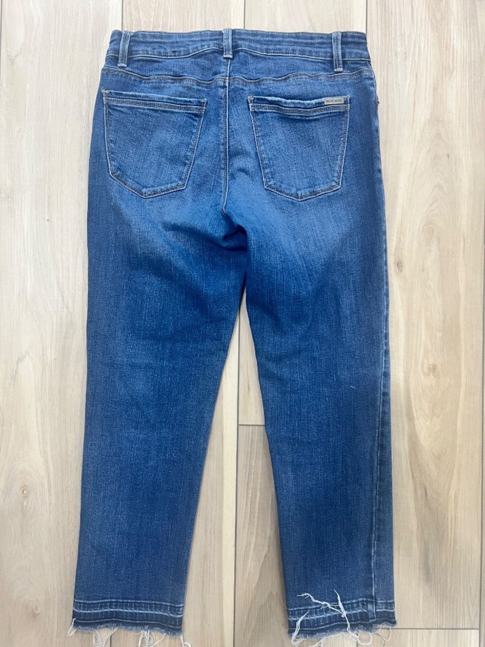 White House Black Market Slim Crop Jeans Size 8 Frayed Hem Medium Wash Denim - Picture 4 of 7